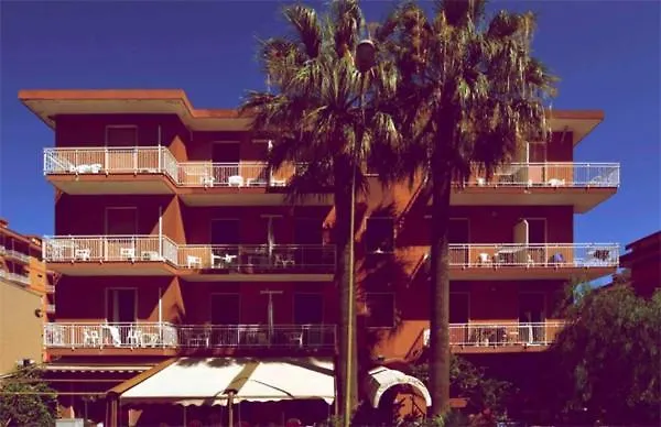 **  Hotel Jole Marina dʼMarina dʼAndora Włochy